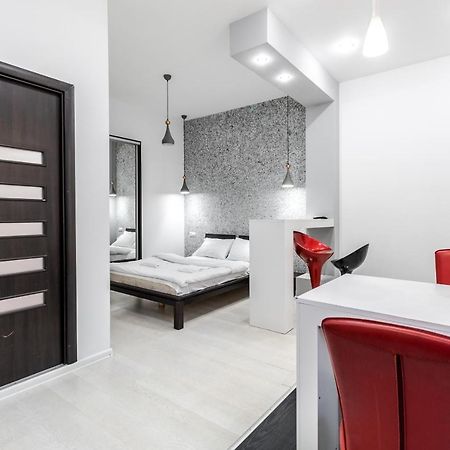 Black And Red Squares Apartment リヴィウ エクステリア 写真