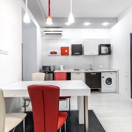 Black And Red Squares Apartment リヴィウ エクステリア 写真