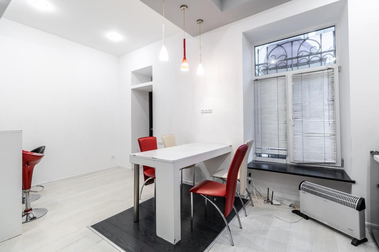 Black And Red Squares Apartment リヴィウ エクステリア 写真