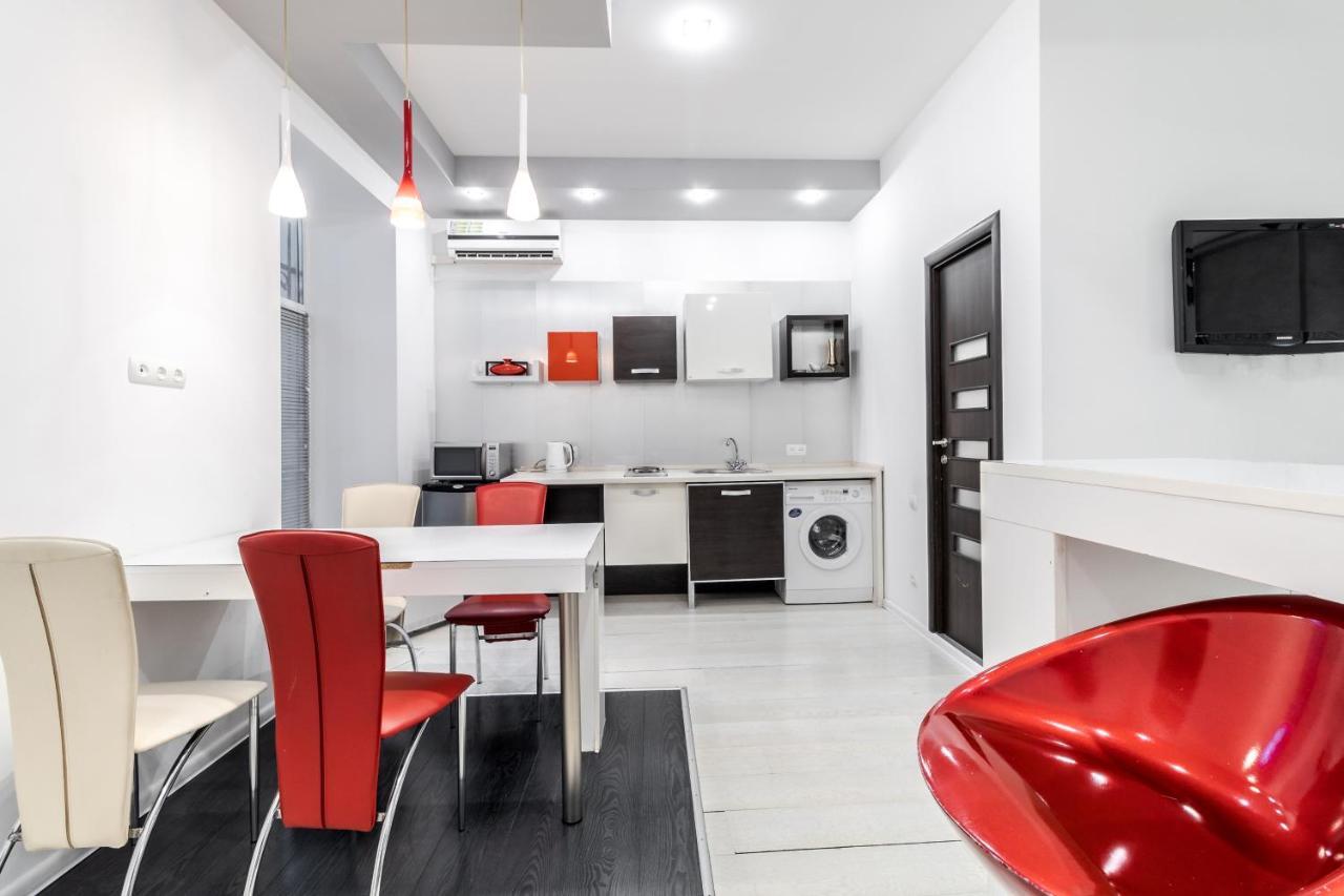 Black And Red Squares Apartment リヴィウ エクステリア 写真