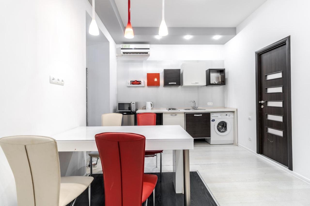 Black And Red Squares Apartment リヴィウ エクステリア 写真
