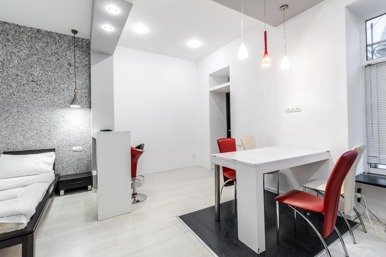 Black And Red Squares Apartment リヴィウ エクステリア 写真