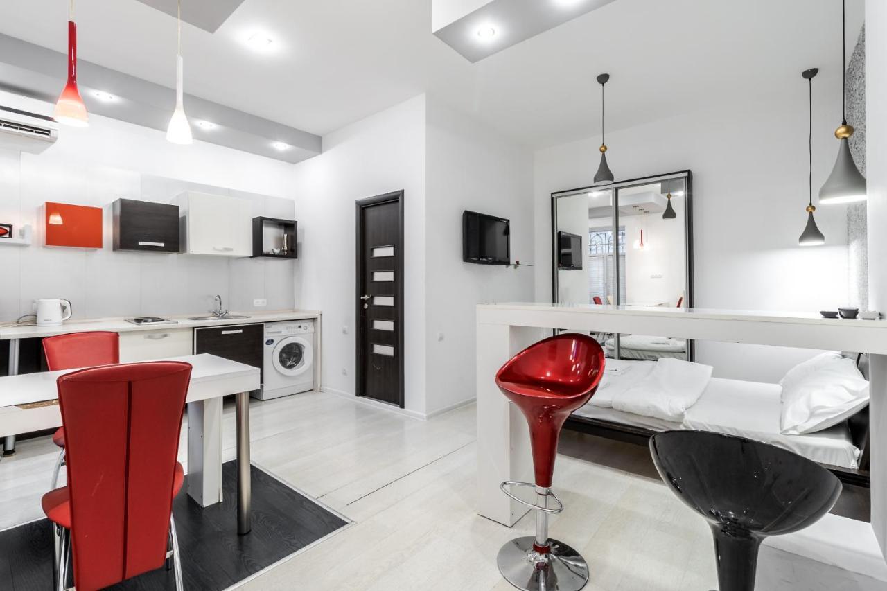 Black And Red Squares Apartment リヴィウ エクステリア 写真