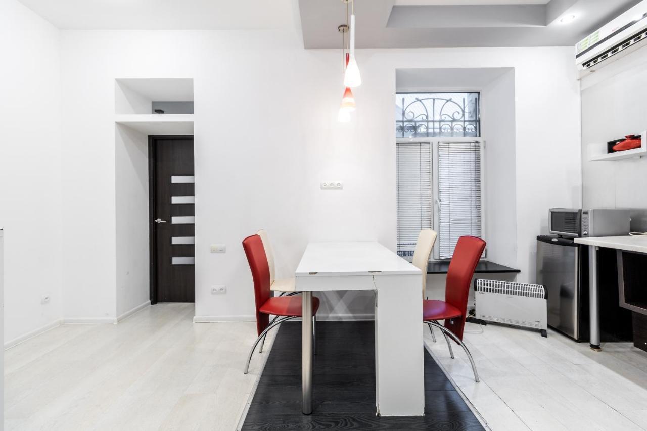 Black And Red Squares Apartment リヴィウ エクステリア 写真