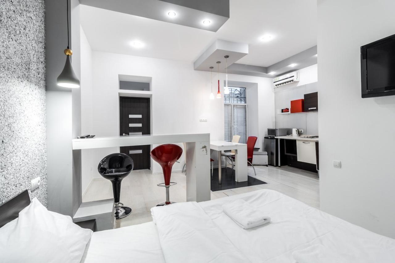 Black And Red Squares Apartment リヴィウ エクステリア 写真